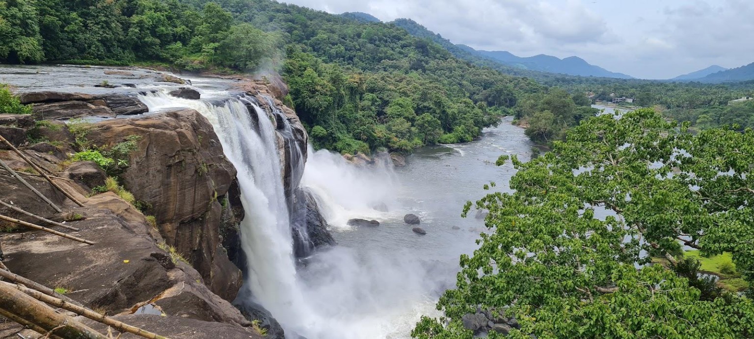 തേക്കടിയിലെ വെള്ളച്ചാട്ടം